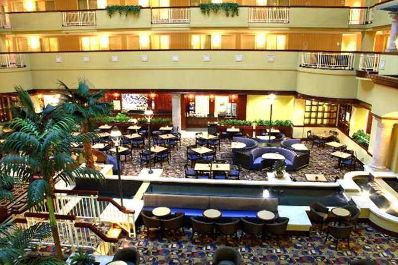 Embassy Suites By Hilton Ларедо Екстериор снимка